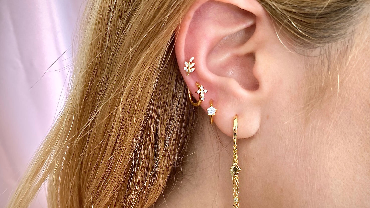 Aesthetic Ear Piercing Ideas  Arete en la oreja, Joyas para las orejas,  Bisuteria aretes